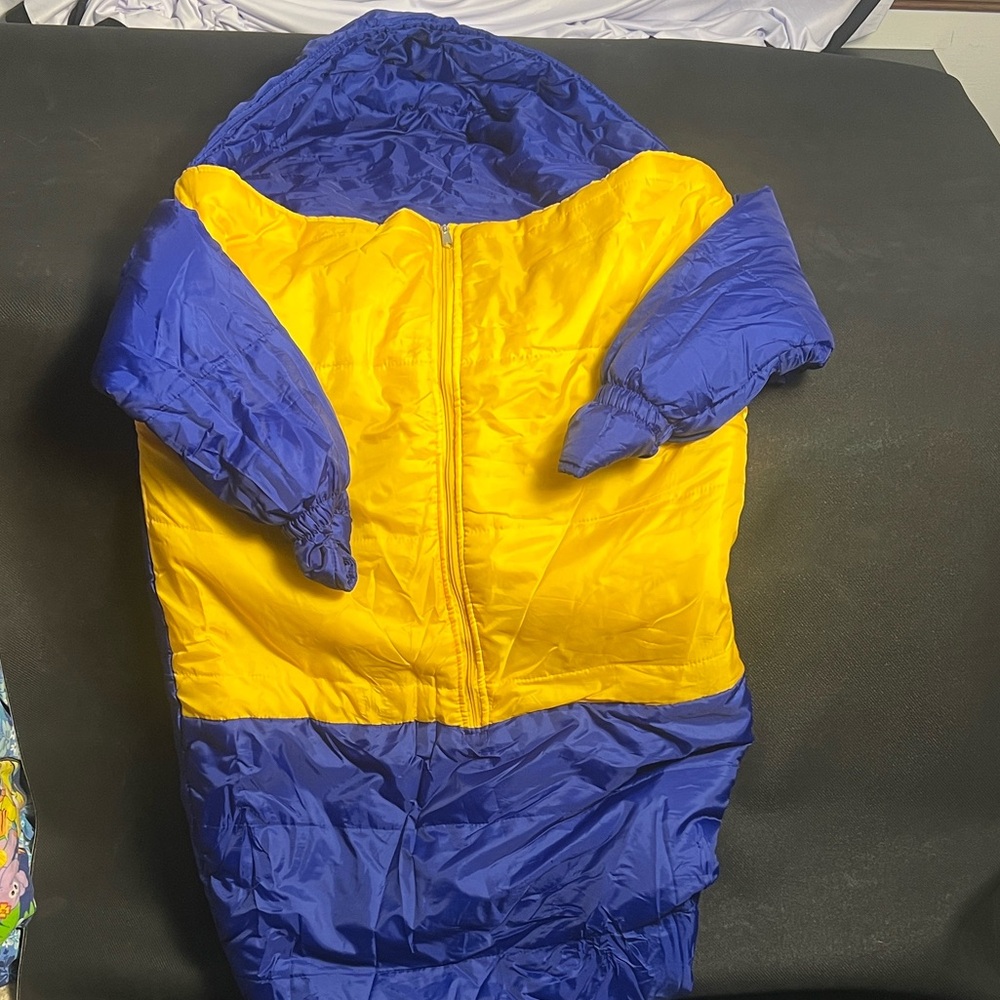 Children’s camping sleeping bag with sleeves and hood sz 6/8